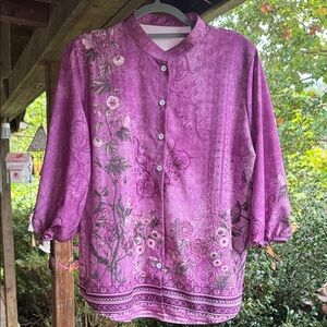 N W T...
💥Free with Bundle💥Ladies Beautiful Floral Top